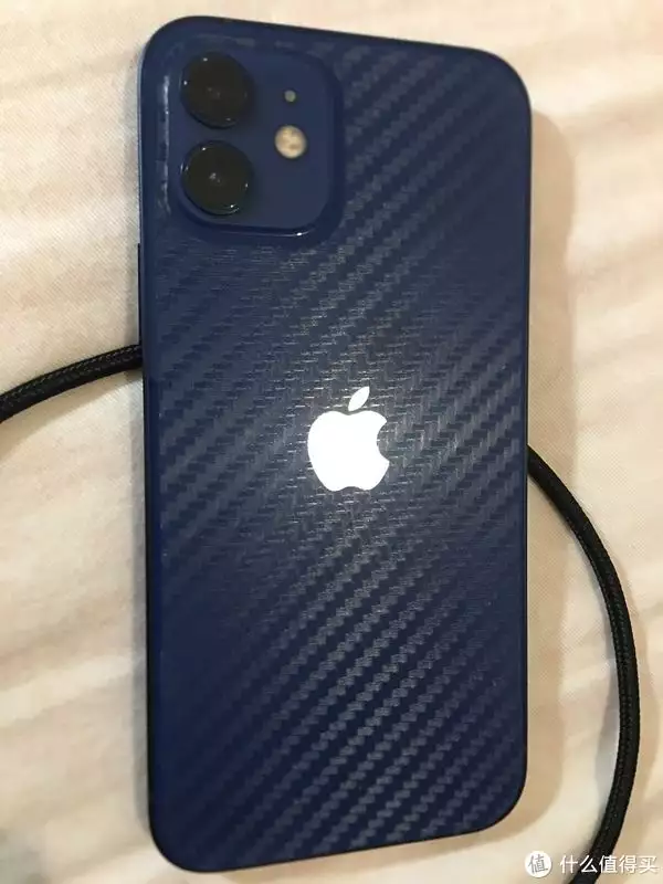 你们的iPhone12手机电池还好吗？辛芷蕾X感写真上线，一袭亮片紧身裙，气质优雅妩媚动人