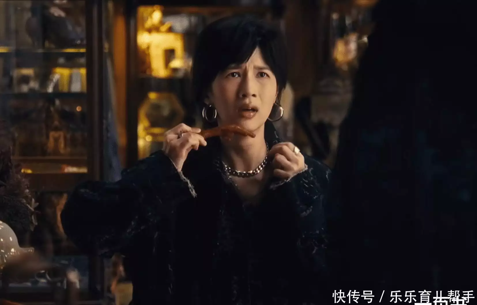 《芬芳》爷叔为何要叫玲子讨债鬼?原因出炉,宝总不选玲子是对的姚居德撞衫杨超越,相差三岁差别大,年纪小就是有优势,你更喜欢谁?(图16) 《芬芳》爷叔为何要叫玲子讨债鬼?原因出炉,宝总不选玲子是对的姚居德撞衫杨超越,相差三岁差别大,年纪小就是有优势,你更喜欢谁?(图16)