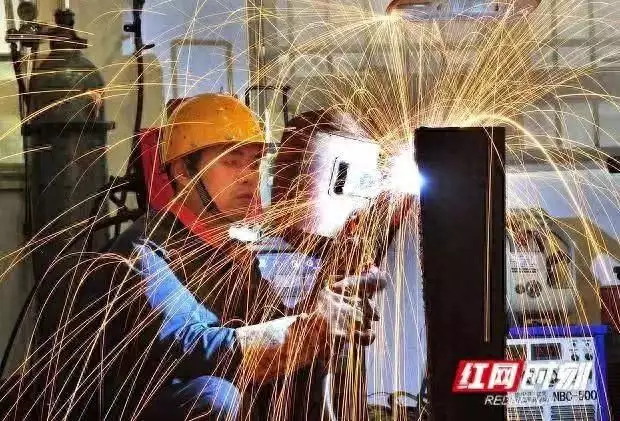 工匠精神与耐心资本房东溜入女租客房间,误触机关身亡,家属索赔75万,成都法院判了 工匠精神与耐心资本房东溜入女租客房间,误触机关身亡,家属索赔75万,成都法院判了