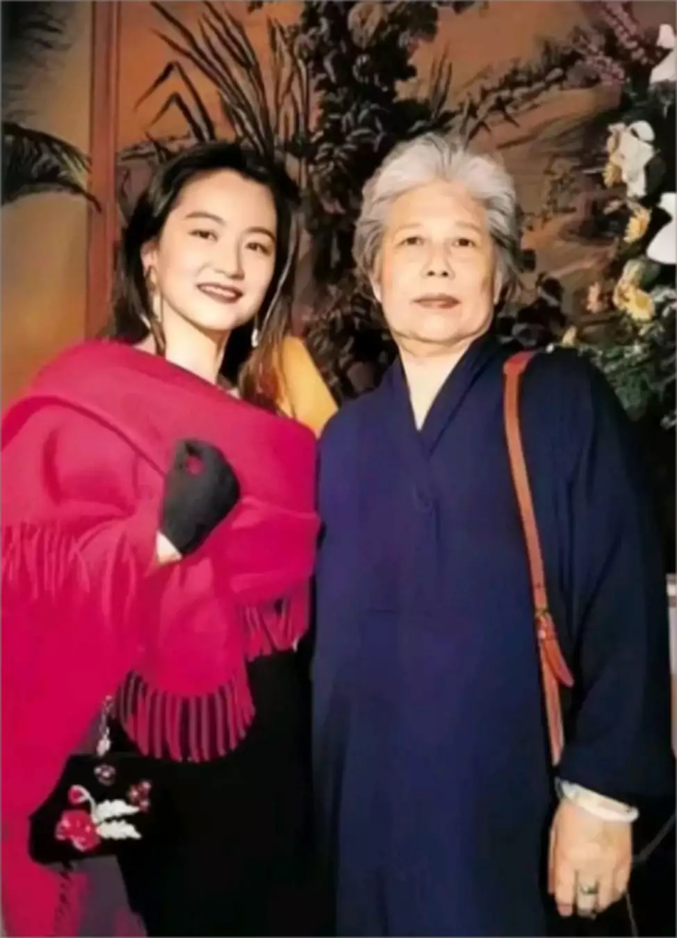 麻兰英：女儿是大明星林青霞，晚年生活富足，为何71岁跳楼自杀？被张瑜的老年状态惊艳了：穿衣简单却很高级，自然老去的样子真美（明星的生活）林麻兰英百科，