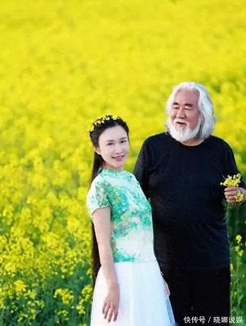 張紀(jì)中陪小30歲嬌妻踏春，油菜花田跳舞顯幸福夫妻同框似老友播報文章
