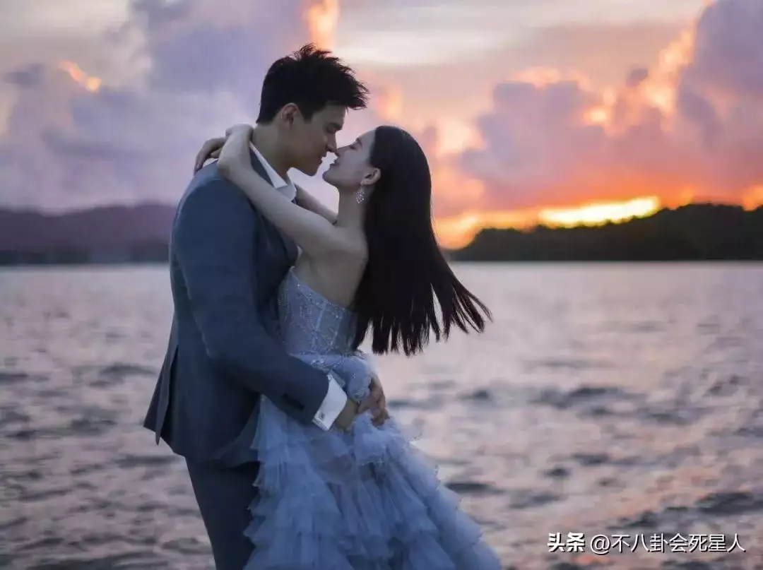 2023年结婚的7对明星,有人成豪门赘婿,有人上演“母子恋”30年前那位渴望上学的“大眼睛女孩”,国家重点培养,现咋样了