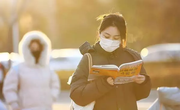 考研女生凌晨5点半起床占座（考研应不应该五六点起床） 第1张