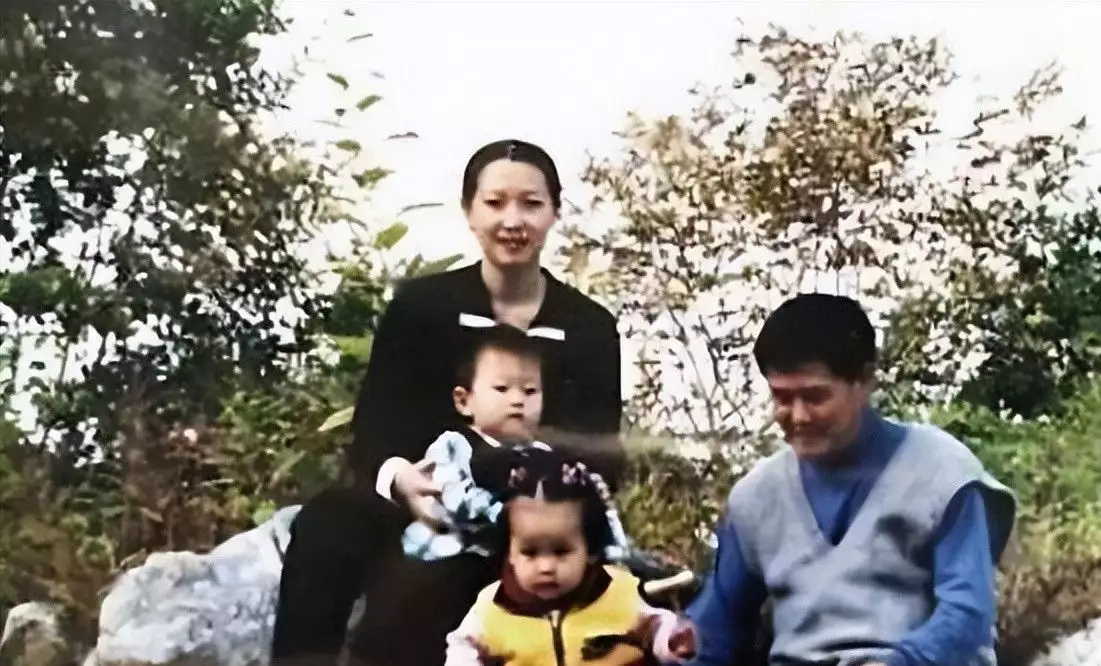 回顾:老将慨叹,声名狼藉?冯小刚被徒弟责骂:私人生活太混乱31岁在央视春晚一举成名,观众都以为他退隐了,其实已经去世10年了(图13) 回顾:老将慨叹,声名狼藉?冯小刚被徒弟责骂:私人生活太混乱31岁在央视春晚一举成名,观众都以为他退隐了,其实已经去世10年了(图13)