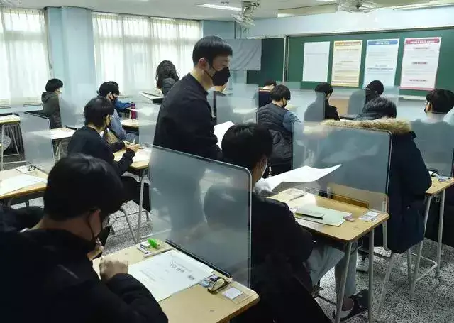 韩国高考提前收卷 学生集体怒告政府（韩国高考的时间） 第1张