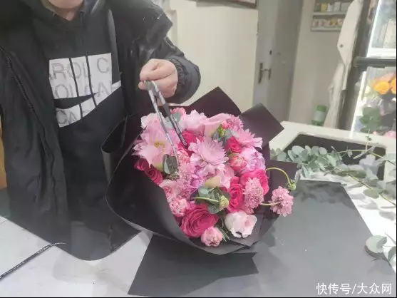 昆明鲜花批发（云南昆明鲜花批发联系方式） 第1张