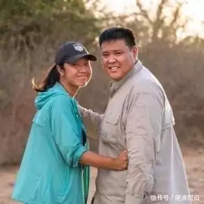 变卖公司房产,预计花一千万旅途归来却赚一千万的夫妻,后来怎样了?汪群斌接走侄女!黄一鸣发女儿音频,外公罕见露脸,全家都是狠人(图7) 变卖公司房产,预计花一千万旅途归来却赚一千万的夫妻,后来怎样了?汪群斌接走侄女!黄一鸣发女儿音频,外公罕见露脸,全家都是狠人(图7)