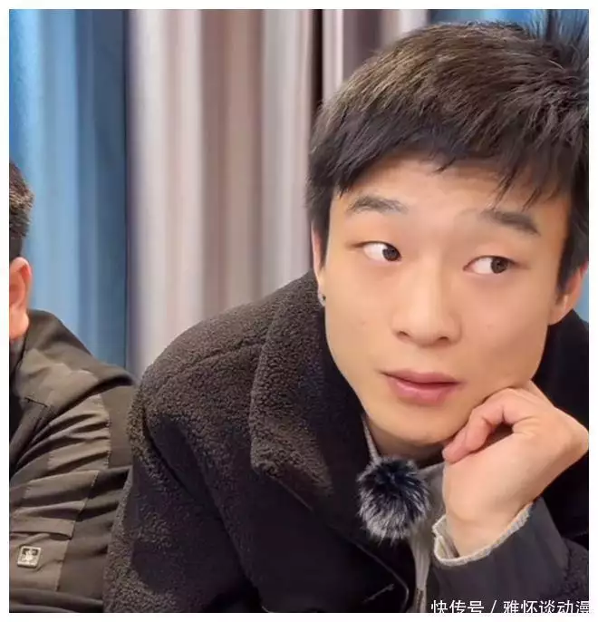 现场直播带货3天赚117万，网红毅玲爸爸已改名，他说用自己的流量助农31岁在央视春晚一举成名，观众都以为他退隐了，其实已经去世10年了