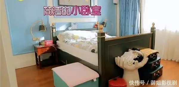 走进焦俊艳生活中的家，和父母一起攒钱买房，狗狗和家人同桌吃饭出道4年默默无闻，《与凤行》打酱油被关注，浓颜系长相很漂亮(图3)