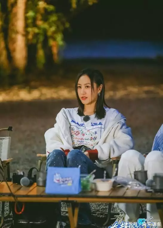 综艺《友趣的日子》热播：陈粒和焦迈奇上演“唱作人的老友记”