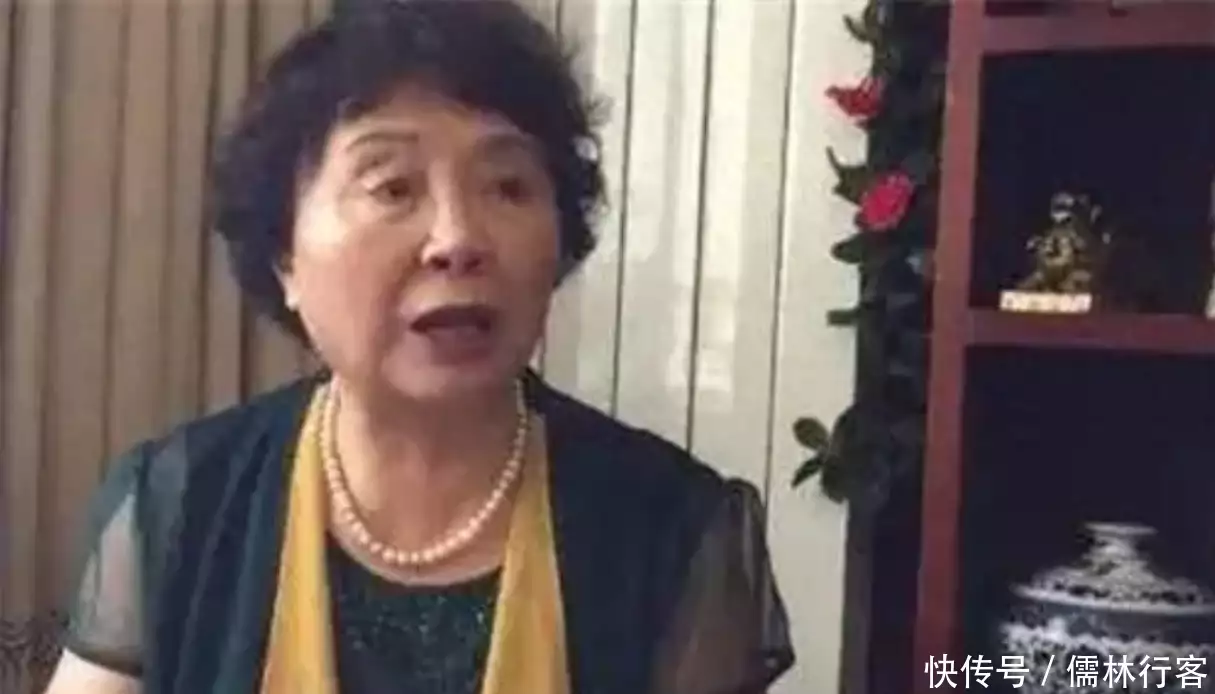 12年前,60岁老人坚持生下孪生,打工赚700万,后来怎样了欧阳小海紧身宣传照,笑容甜美如单恋温暖而治愈,手拿柠檬调皮可爱(图13) 12年前,60岁老人坚持生下孪生,打工赚700万,后来怎样了欧阳小海紧身宣传照,笑容甜美如单恋温暖而治愈,手拿柠檬调皮可爱(图13)