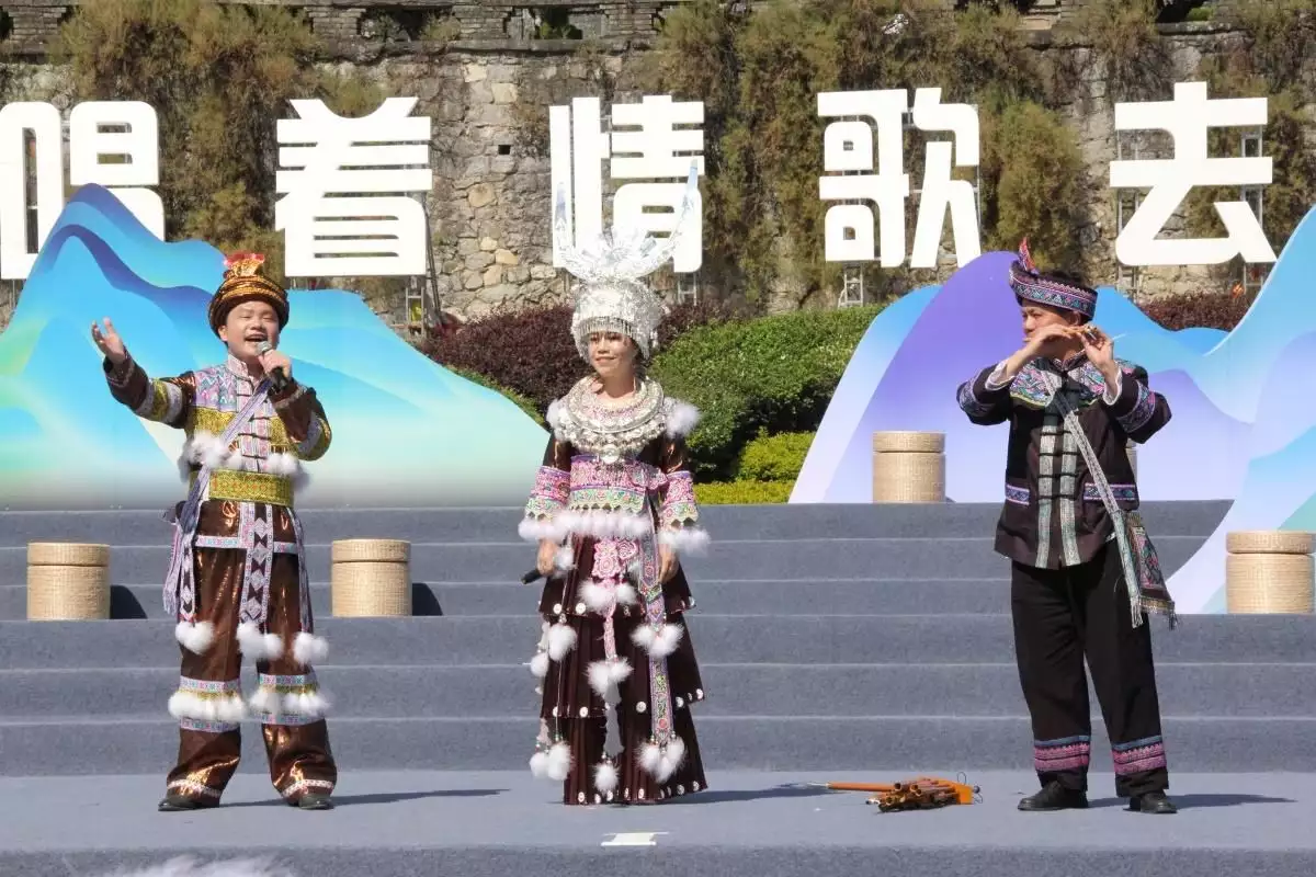 融水苗歌唱出广西，与全国260多名歌手云南飙歌！刘德华的女儿高清正脸照好漂亮！完美的继承了刘德华的好基因。