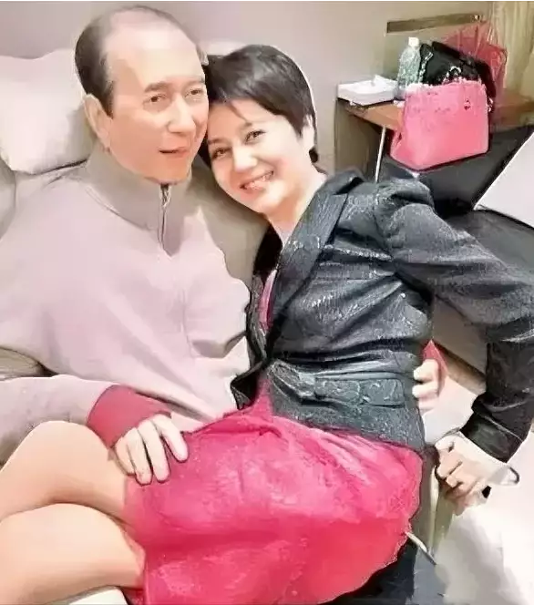 成都借卵（记者问赌王四夫人：你生下小女儿时，赌王已经78岁高龄，是不是做的试管婴儿？原来殷桃才是“大号水蜜桃”生图性感抗打，岁月从不败美人）