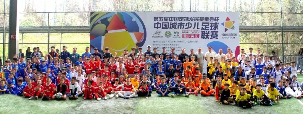 第五届中国城市少儿足球联赛开赛年轻时候的毛主席文质彬彬，晚年沉稳大气，目光十分睿智