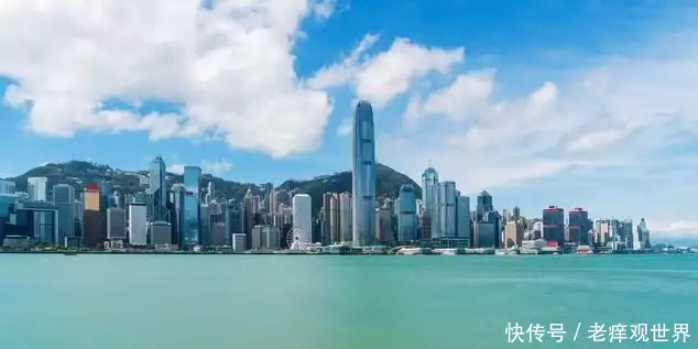 廉价旅游团：让游客蹲在马路边吃饭，被香港人鄙视为乞丐团
