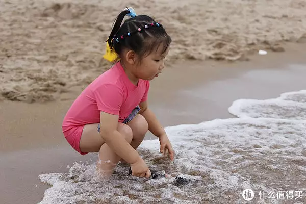 开学前带女儿去海边玩，被蚊子咬的女儿表示再也不来海边了彻底原形毕露！五位“国家一级演员”被除名，老戏骨也难翻身插图4