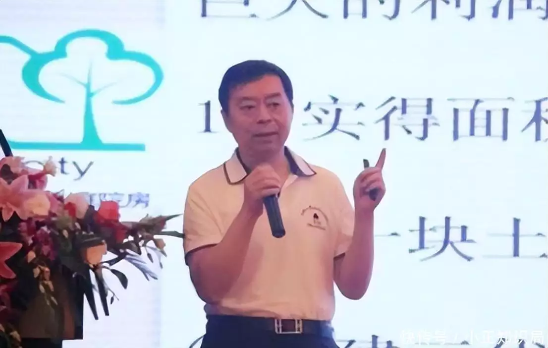 居民凑70块供他创业者,赚百亿元后开飞机Axat,给老人发千万提成当年红遍网络回家了的犀利哥如今又开始了流浪者(图18) 居民凑70块供他创业者,赚百亿元后开飞机Axat,给老人发千万提成当年红遍网络回家了的犀利哥如今又开始了流浪者(图18)