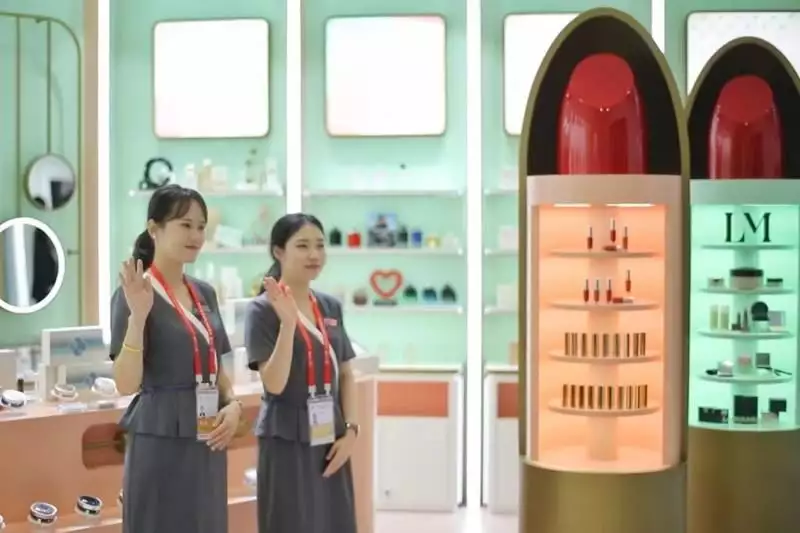 向全球展现中国旅游零售新动能 中免集团持续深耕海南曾与刘德华翻脸，打吴京吐血，跟随成龙29年8万被开除，后靠打工维持生计(图3)