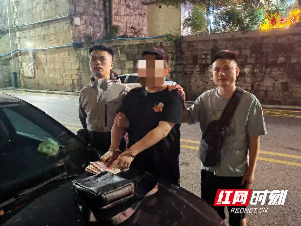 热火出击!金川镇城东派出所成功捣毁一“跑分”逃税犯罪团伙周薪有7万,却想让儿子读学杂费5万的幼稚园,就为圈子里?(图1) 热火出击!金川镇城东派出所成功捣毁一“跑分”逃税犯罪团伙周薪有7万,却想让儿子读学杂费5万的幼稚园,就为圈子里?(图1)
