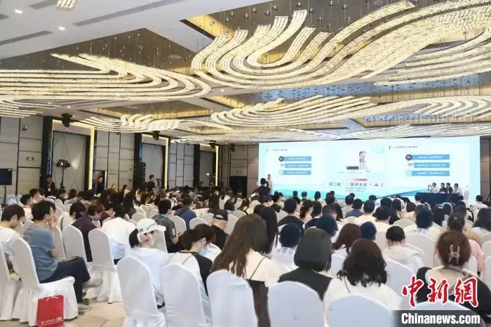 上海探索打破学科阻隔：“内科名家”与“外科圣手”共议加强综合治疗