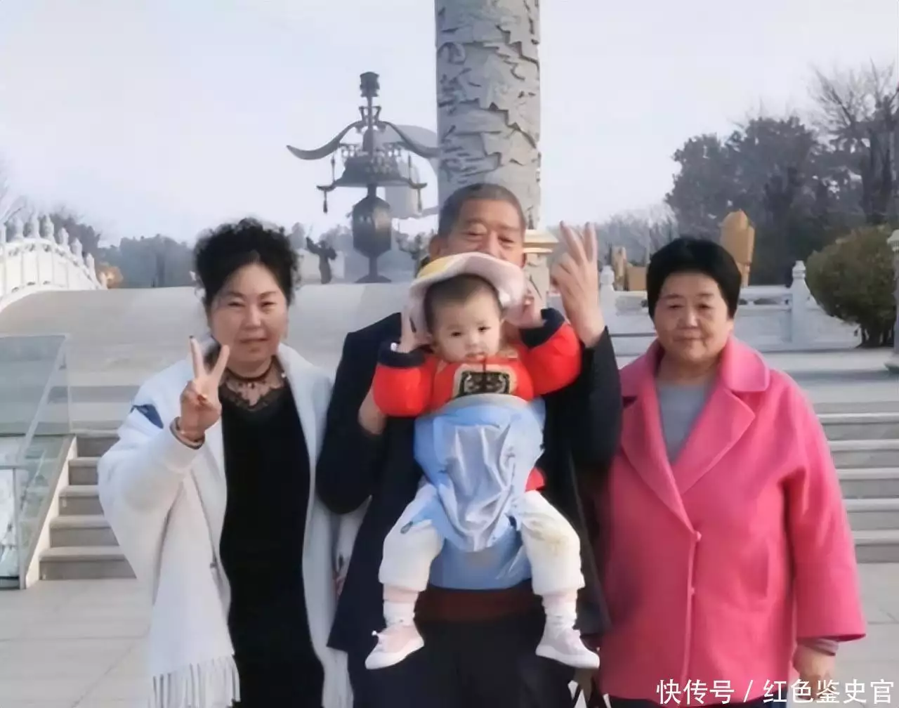 019年67岁奶奶自然受孕产女：小兄姐40余岁，被爸妈抱着带货直播3年前，刘少奇的长女在北京离世，生前叮嘱：取消追悼会，捐赠遗体（67岁奶奶生孩子）"