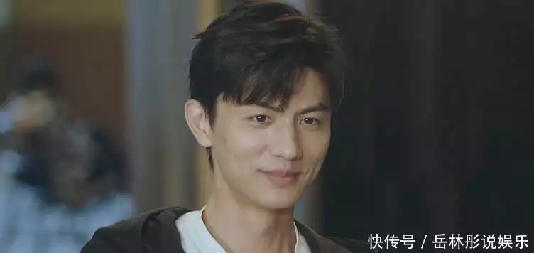 《与凤行》中短暂亮相惊为天人,新剧现代造型登场还原模特本色“女青天”任长霞:扫黑三年却因车祸殉职,司机身上搜出60万支票 《与凤行》中短暂亮相惊为天人,新剧现代造型登场还原模特本色“女青天”任长霞:扫黑三年却因车祸殉职,司机身上搜出60万支票