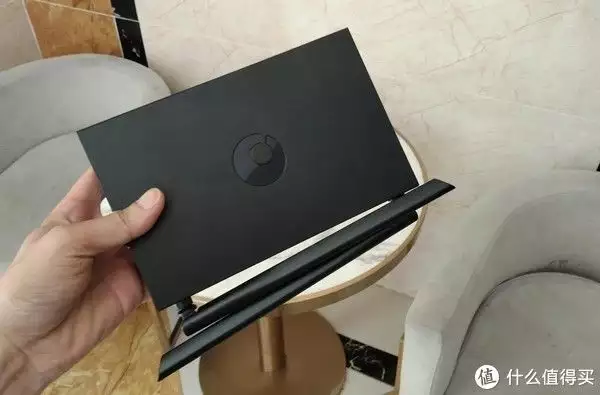 好用不贵的智能组网路由器,插上U盘就是NAS画面太感人!庾澄庆去国外看望儿子,恩利晒视频晒爸爸来了