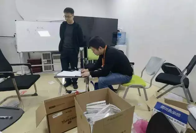 所涉1.8亿元!“西北地区最大爆款幼体基地”被警方打掉她曾被称为央视最帅主持人,消失11年以为是离任,其实早已辞世!(图2) 所涉1.8亿元!“西北地区最大爆款幼体基地”被警方打掉她曾被称为央视最帅主持人,消失11年以为是离任,其实早已辞世!(图2)