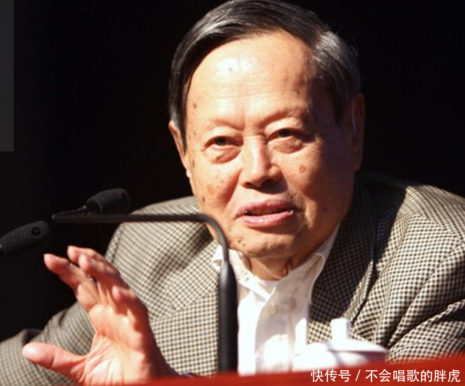 101岁杨振宁聚餐拄拐、咧嘴,去世文案已备好,18亿资产分配获赞_【快资讯】