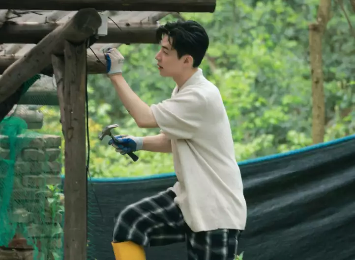 《向往的生活7》刘宪华回归，何炅和黄磊的小动作却令观众泪目