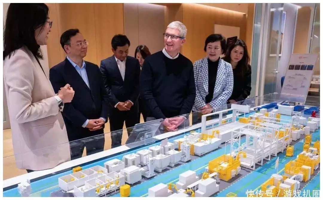 帮宏碁、华为、苹果等代工厂手机,比亚迪一年进帐1185亿当年他用1400张照片,烧掉刘嘉玲、谢霆锋和谢霆锋,现在怎么样了(图3) 帮宏碁、华为、苹果等代工厂手机,比亚迪一年进帐1185亿当年他用1400张照片,烧掉刘嘉玲、谢霆锋和谢霆锋,现在怎么样了(图3)