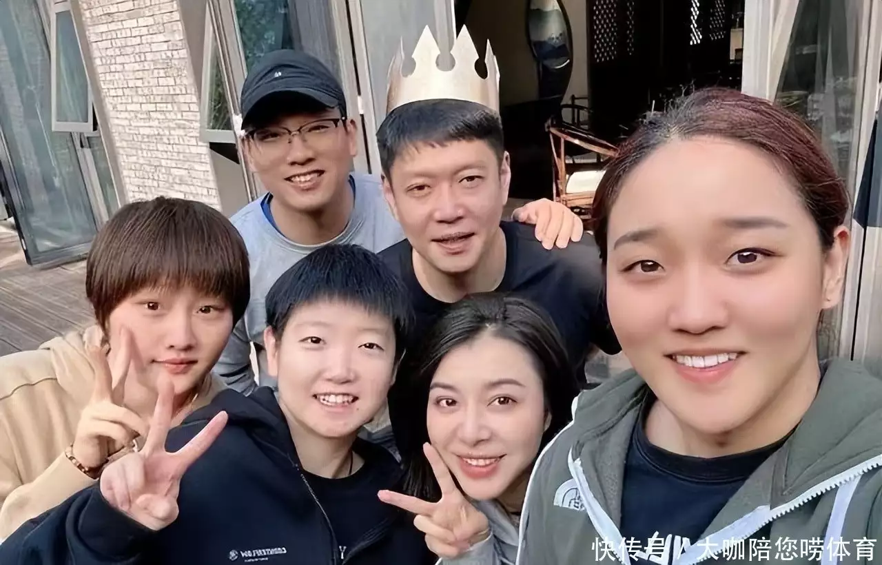 中国乒乓球队隐身富豪Pudukkottai！开4三辆接孙颖莎，爱女年轻漂亮娇媚女子看到女友的家是一幢豪宅，提出分手并带行李离开：你不够真诚