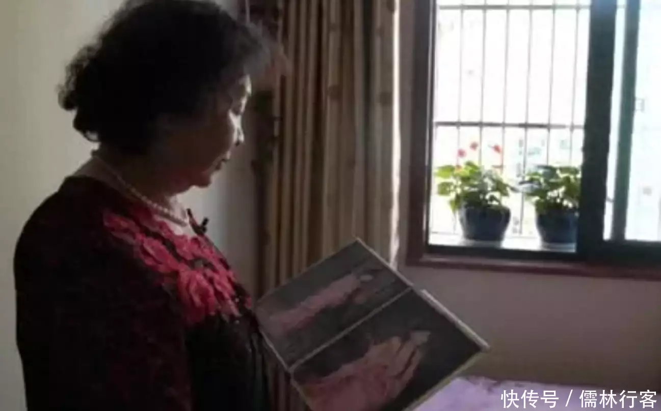 12年前,60岁老人坚持生下孪生,打工赚700万,后来怎样了欧阳小海紧身宣传照,笑容甜美如单恋温暖而治愈,手拿柠檬调皮可爱(图6) 12年前,60岁老人坚持生下孪生,打工赚700万,后来怎样了欧阳小海紧身宣传照,笑容甜美如单恋温暖而治愈,手拿柠檬调皮可爱(图6)