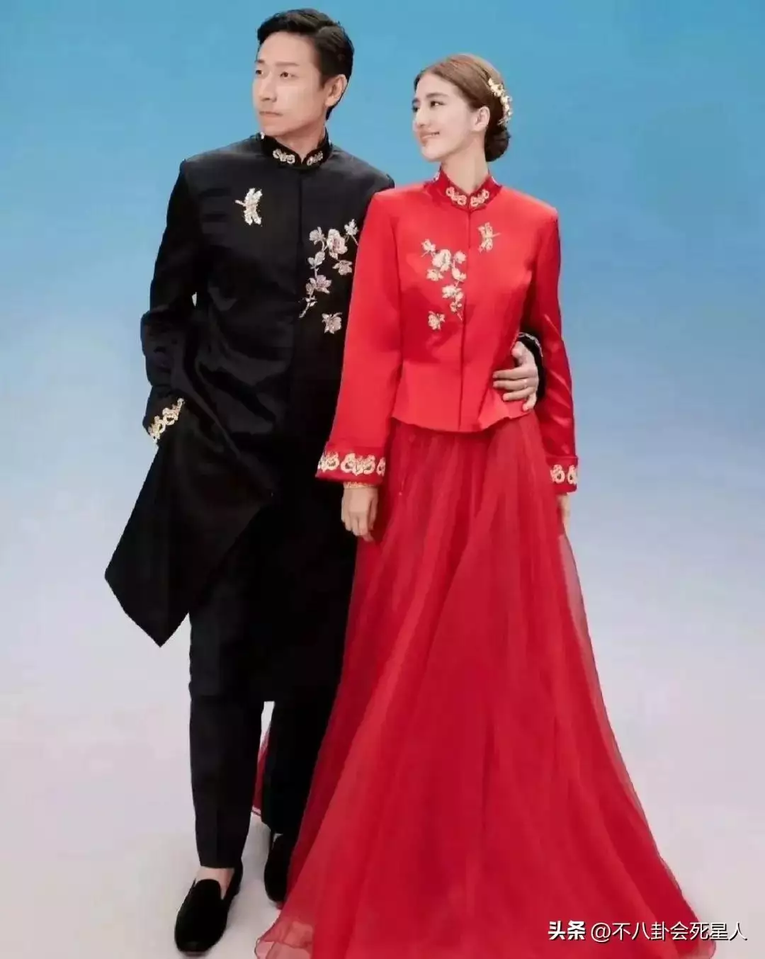 2023年结婚的7对明星,有人成豪门赘婿,有人上演“母子恋”30年前那位渴望上学的“大眼睛女孩”,国家重点培养,现咋样了