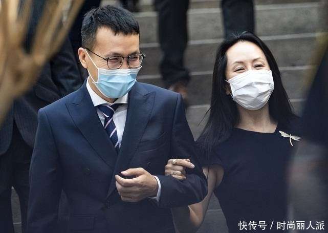 50岁孟晚舟排场真大！戴10万元胸针风光回母校，穿粉裙扮嫩美出圈_【快资讯】