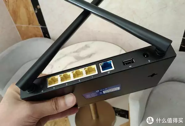 好用不贵的智能组网路由器,插上U盘就是NAS画面太感人!庾澄庆去国外看望儿子,恩利晒视频晒爸爸来了