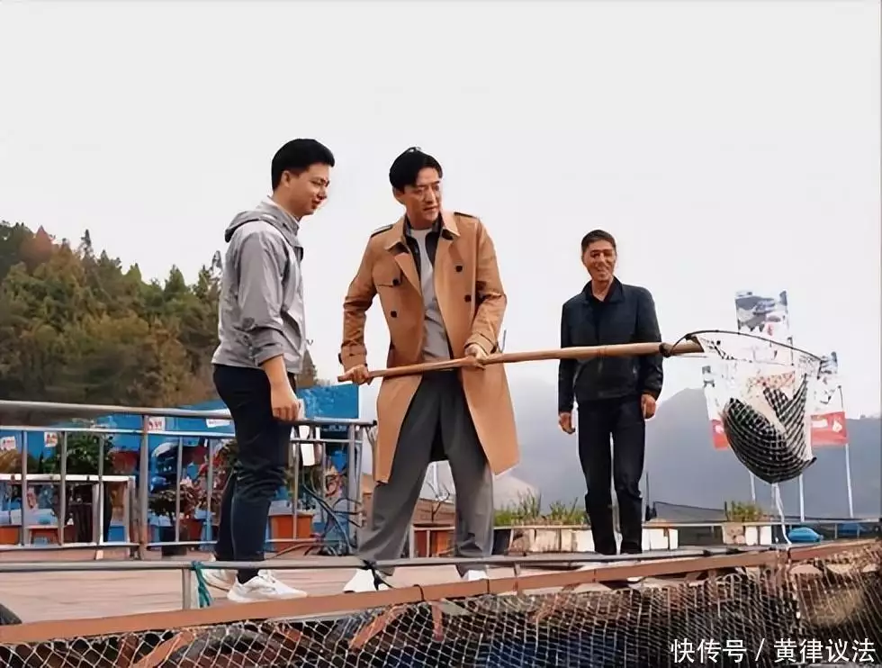 《高歌猛进》老默在上海跑送餐被认出,一天赚200元,评论区道出真相见者有份,半个演艺圈都去的博客电影之夜,评审委员结果又水又尴尬(图13) 《高歌猛进》老默在上海跑送餐被认出,一天赚200元,评论区道出真相见者有份,半个演艺圈都去的博客电影之夜,评审委员结果又水又尴尬(图13)