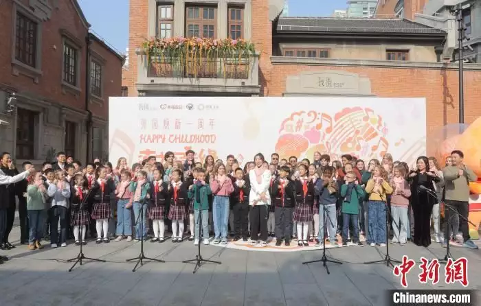 Sino -US youth Shanghai Centennial Shikumen Building uses music to welcome the New Year's Broadcasting Article