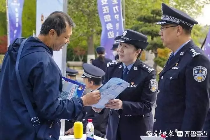 精准聚焦群众日常需求，济南公安构建“党建+民生”工作模式高三家委会擅用4000元给老师买笔，被大学生脱手整顿，结局很解气（济南公安民生）谈谈公安群众工作的重要性，