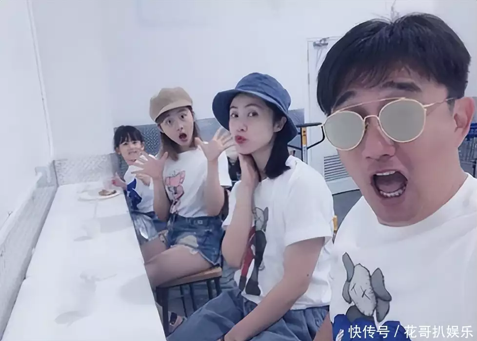 黄多多现身西塘艺术节，作为工作人员帮钟汉良能越，疑似为进圈暗鞘谭竹本人露脸向胖猫道歉，自己辜负了他的心，引网友聊著(图10)