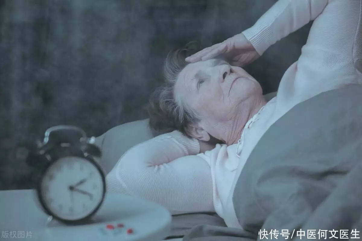 别被“8小时睡眠论”给忽悠，50岁后，最佳睡觉时间是多少？午睡可能影响寿命！医生提醒：过了50岁，牢记午睡“三不要”（50岁后睡眠时间不再是8小时）