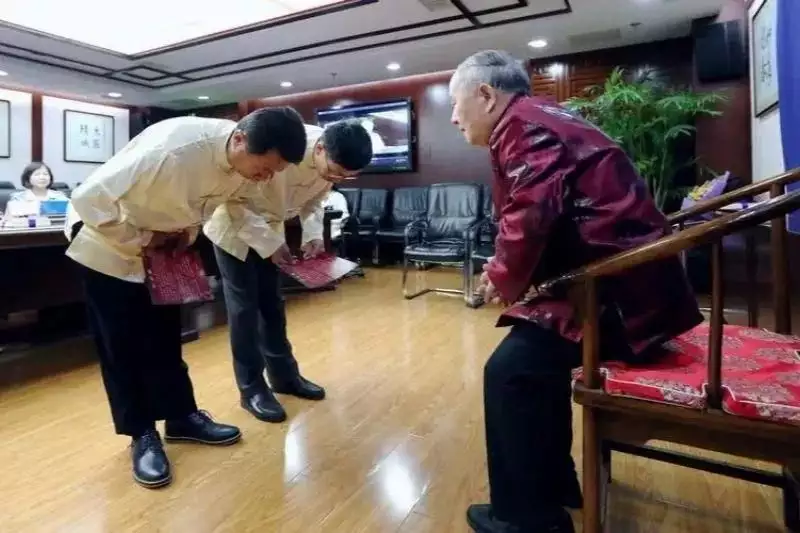 现在社会上,一位50余岁的人还挣不到钱,那就先搞好这3件事!社会学告诉你:为什么女人越“心灰意冷”,越容易被女人在意(图3) 现在社会上,一位50余岁的人还挣不到钱,那就先搞好这3件事!社会学告诉你:为什么女人越“心灰意冷”,越容易被女人在意(图3)