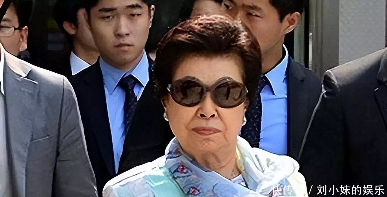 2009年,韩国女星在家中自缢,留下的遗书记录了财阀的丑闻2019年,男子寻回被拐10年儿子又送走,儿子怒喊:你害我没有家了 2009年,韩国女星在家中自缢,留下的遗书记录了财阀的丑闻2019年,男子寻回被拐10年儿子又送走,儿子怒喊:你害我没有家了
