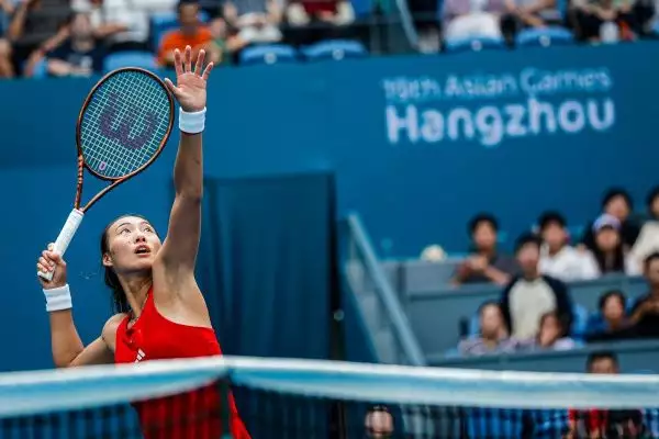 网球“一姐”郑钦文三连胜，跻身亚运女单四强：即使知道我技术比别人强，也不能掉以轻心