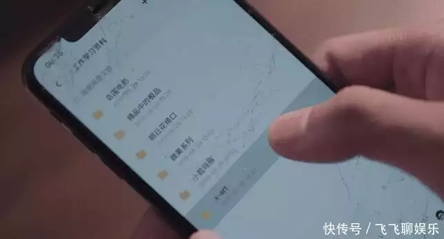 《我是余欢水》余欢水手机片子，证明他跟老婆房事少！得自行解决《我是刑警》中的穿帮镜头，一个比一个搞笑，看看你都发现了哪些
