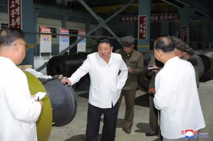DPRK： Kim Jong -un inspected multiple important military factories to understand the production of military production conditions.
