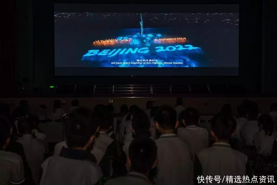 万万没想到（冰雪冬奥歌词）冬奥之约冰雪有情的小视频，重温“冰雪之约” 北京2022年冬奥会官方电影走进福建校园邓紫棋彻底放飞自我了？穿比基尼出镜秀身材，身高160比例却很优越，身材真带感，2022年电影推荐，