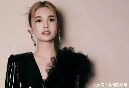 李荣浩发新年祝福，一语双关疑似为杨丞琳求情，同时避免惹祸上身高马尾逐渐消失在校园，“鲶鱼头”更受欢迎，家长不理解也看不懂