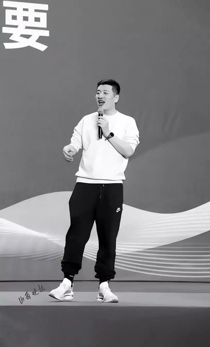 山西新老高考有啥差别?好专业和好学校如何选择?文理科如何选专业…关于新高考的疑问,张雪峰现场说究竟素颜 原来我比自己眼中的更白更漂亮 山西新老高考有啥差别?好专业和好学校如何选择?文理科如何选专业…关于新高考的疑问,张雪峰现场说究竟素颜 原来我比自己眼中的更白更漂亮