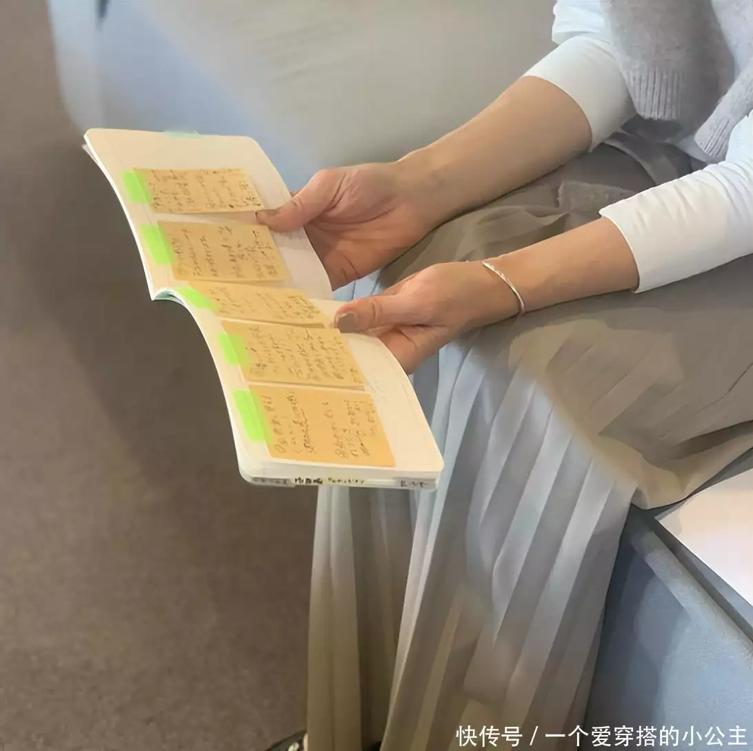 中年阿姨分享：我50岁了，开始学化妆，改变自己，希望还不算太晚女性最佳绝经期已公布，医生：越接近这个年龄或许越健康插图8